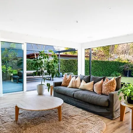 Luxury Wanaka Home, Hot Tub, Garden