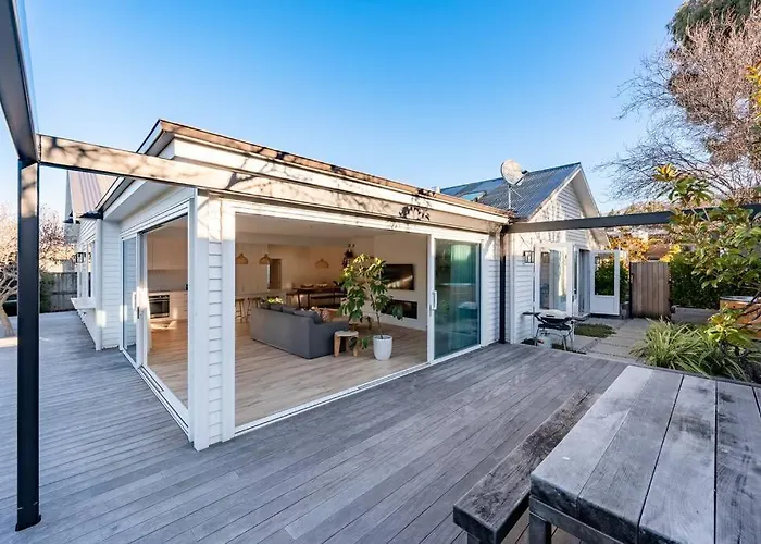 Luxury Home, Hot Tub, Garden