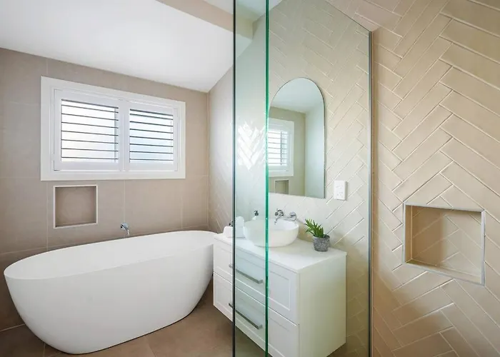Villa Luxury Home, Hot Tub, Garden *
