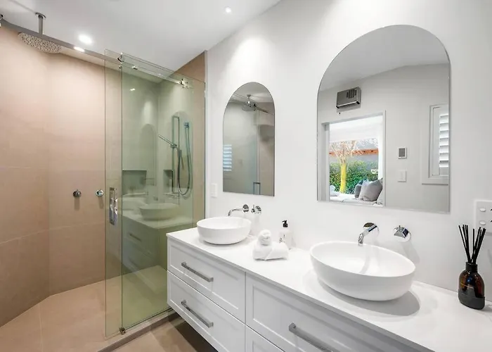 Luxury Home, Hot Tub, Garden Villa *