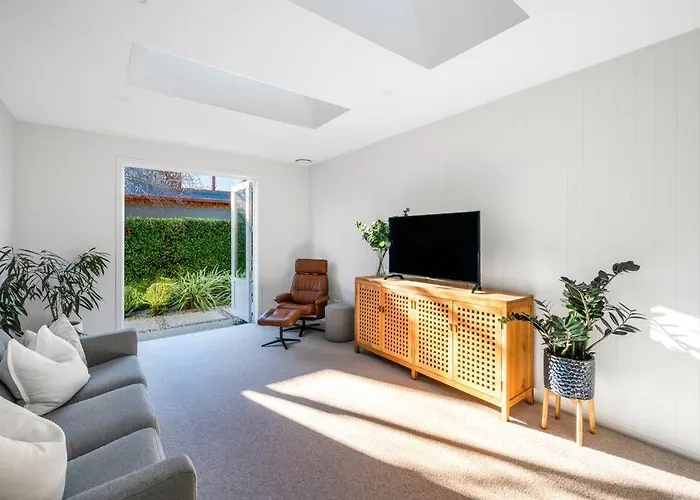 Luxury Home, Hot Tub, Garden Villa Wanaka