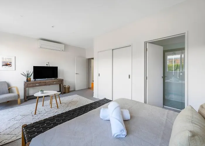 Luxury Home, Hot Tub, Garden Villa Wanaka