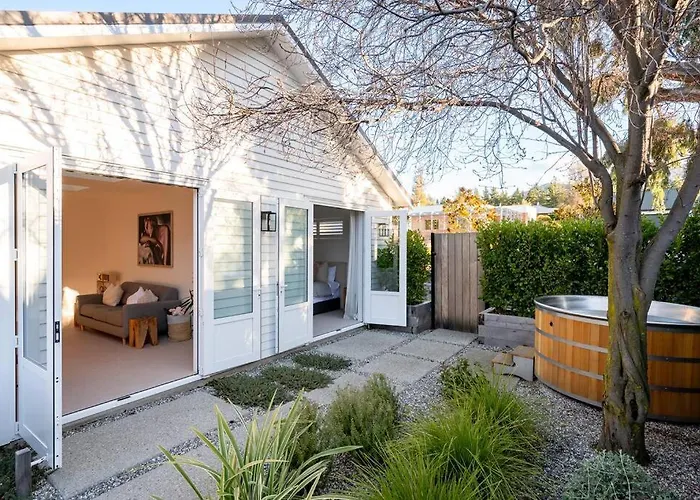 Luxury Home, Hot Tub, Garden * Wanaka